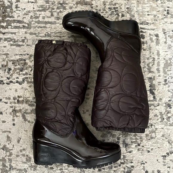 📦SOLD📦Women’s Coach Cantina A7368 wedge puffer Monogram boots. Size 8 - Picture 4 of 7
